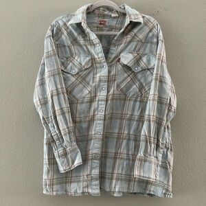 Levi’s Plaid Button-Up Flannel